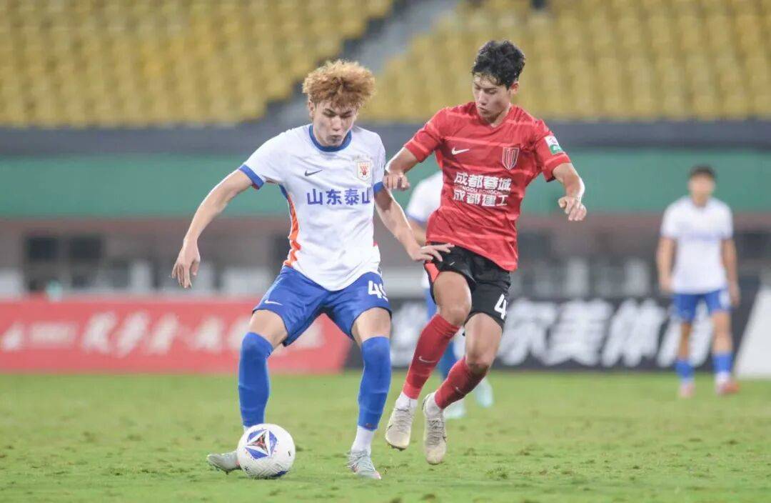 山东泰山发布备战花絮；清晨远射贴柱；欧超杯任务艰巨；阵容厚度经受考验的简单介绍