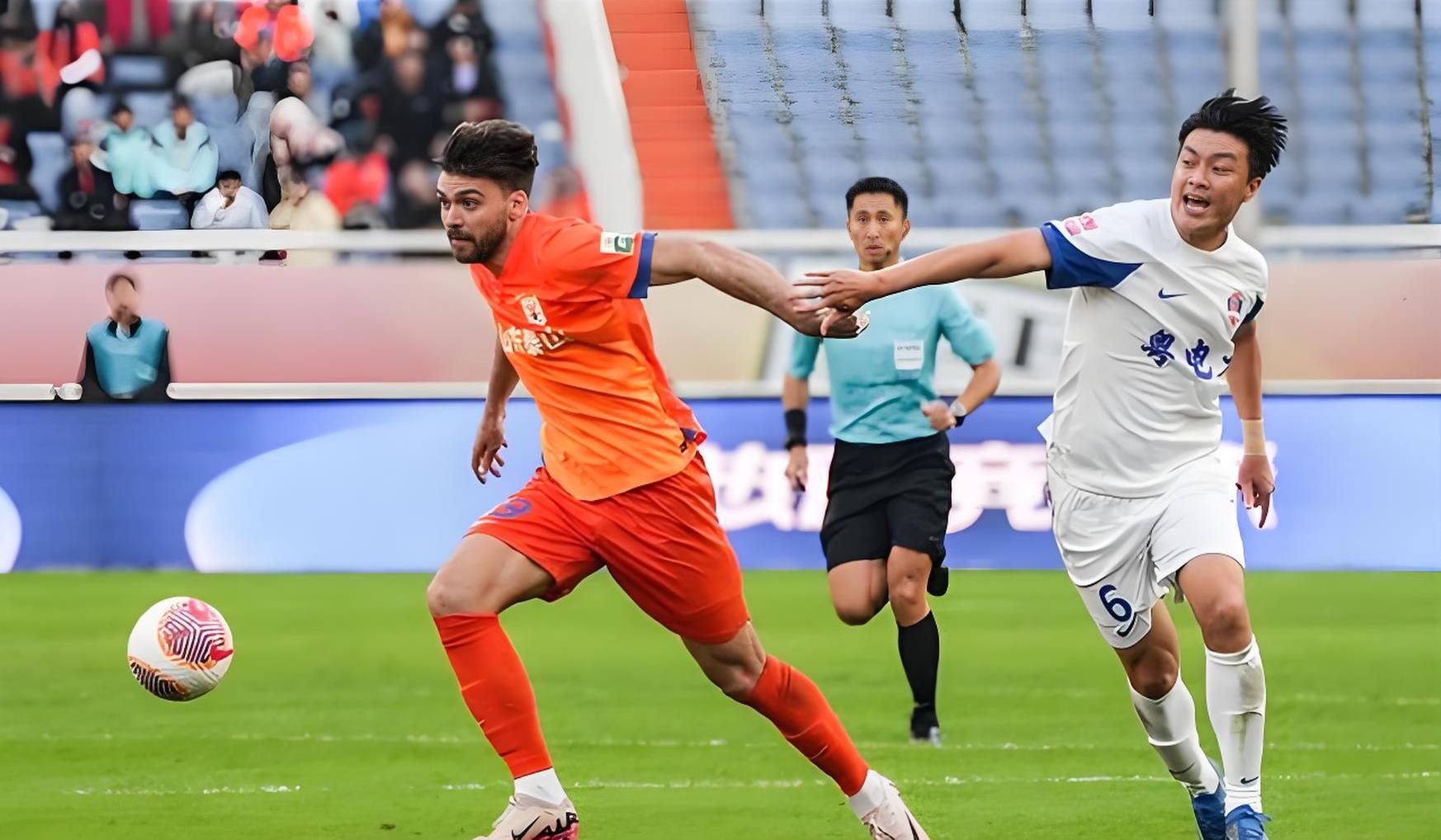 今晨突围战来临，山东泰山围绕法国杯完成体检，更衣室稳定，年轻球员得到机会的简单介绍