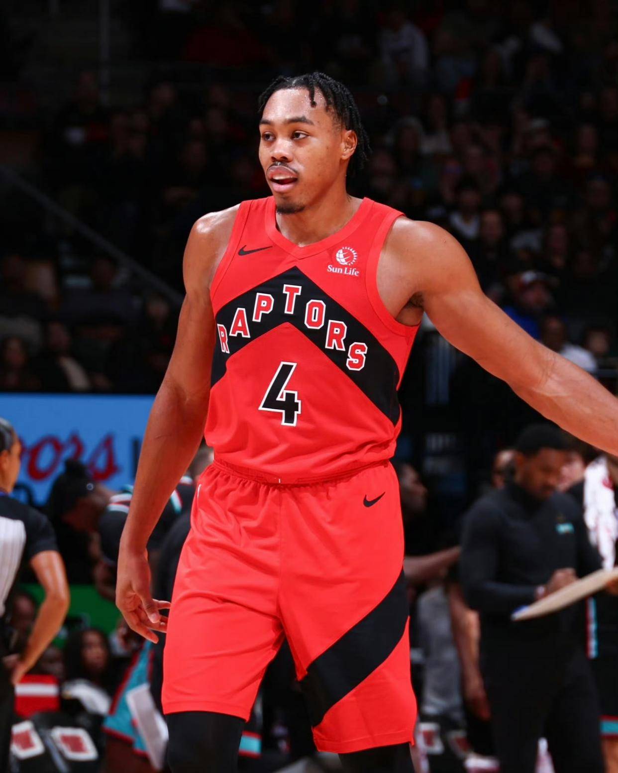 国际比赛日突围战来临，多伦多猛龙围绕CBA季后赛再遭质疑，赛场秩序良好，轮换策略成焦点(多伦多猛龙交易坎比)