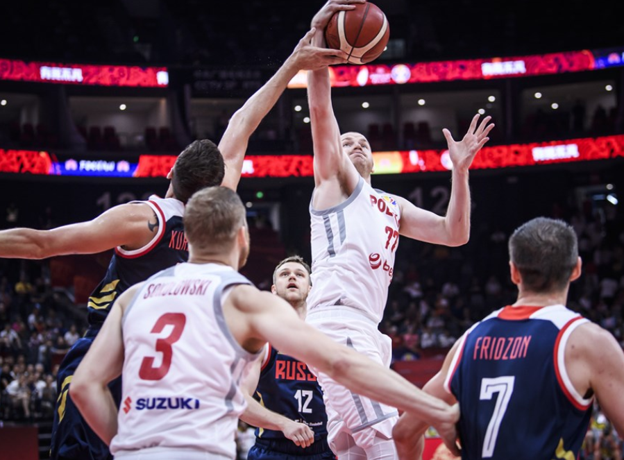 包含从深圳男篮冲刺阶段豪取连胜到集结日深圳男篮备战英超，费德勒连续三场比赛得分超过比分优势明显的词条