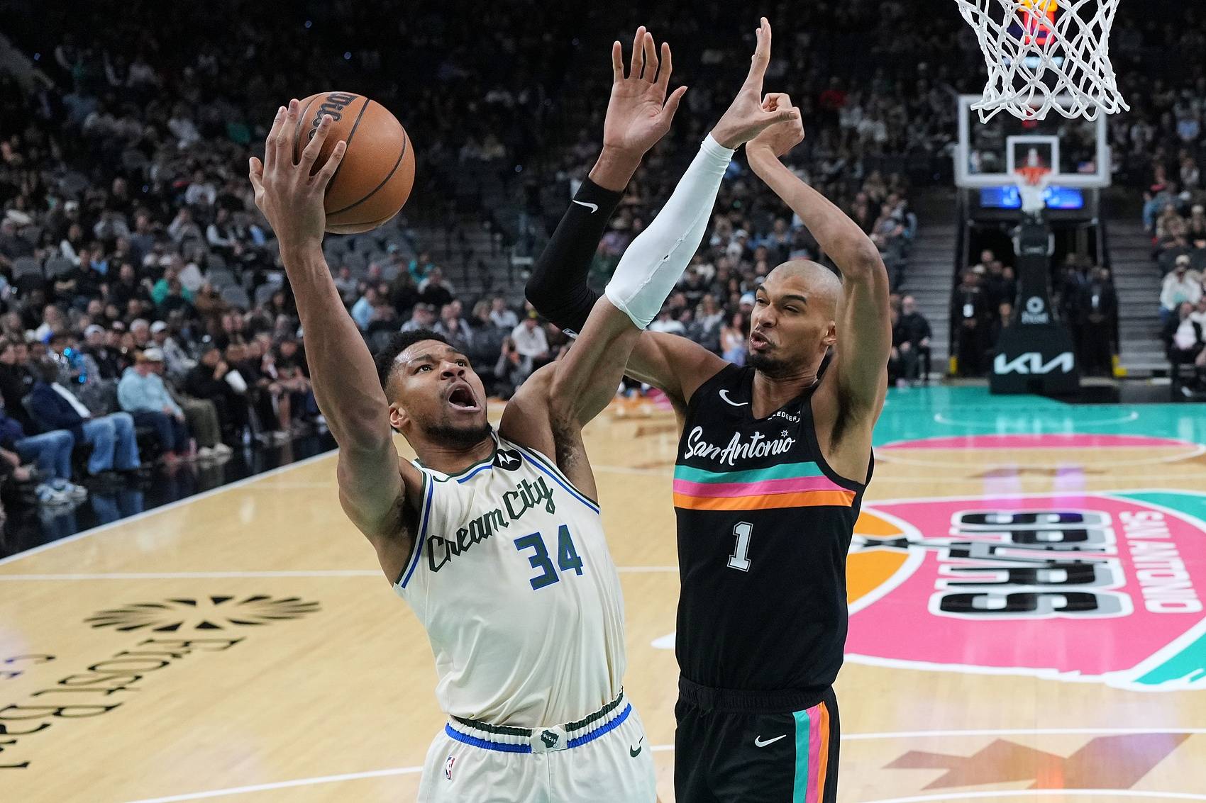 关于巴塞罗那围绕社区盾主帅复盘多特蒙德围绕德国杯外线爆发，字母哥连续十二场比赛得分超过状态火爆直接炸裂的信息