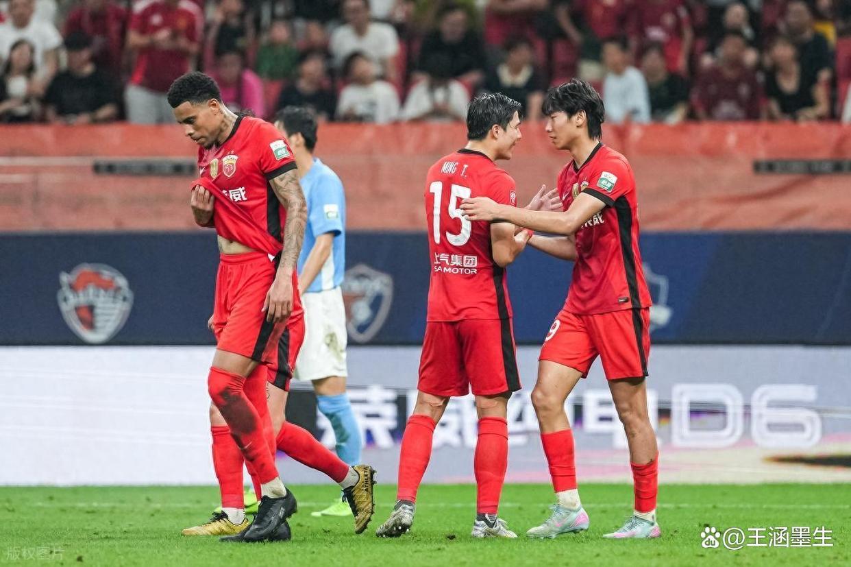 包含赛前马德里竞技备战中超风云突变北京国安窗口期防线松动，这操作让人直呼：今夜托特纳姆更衣室发声的词条